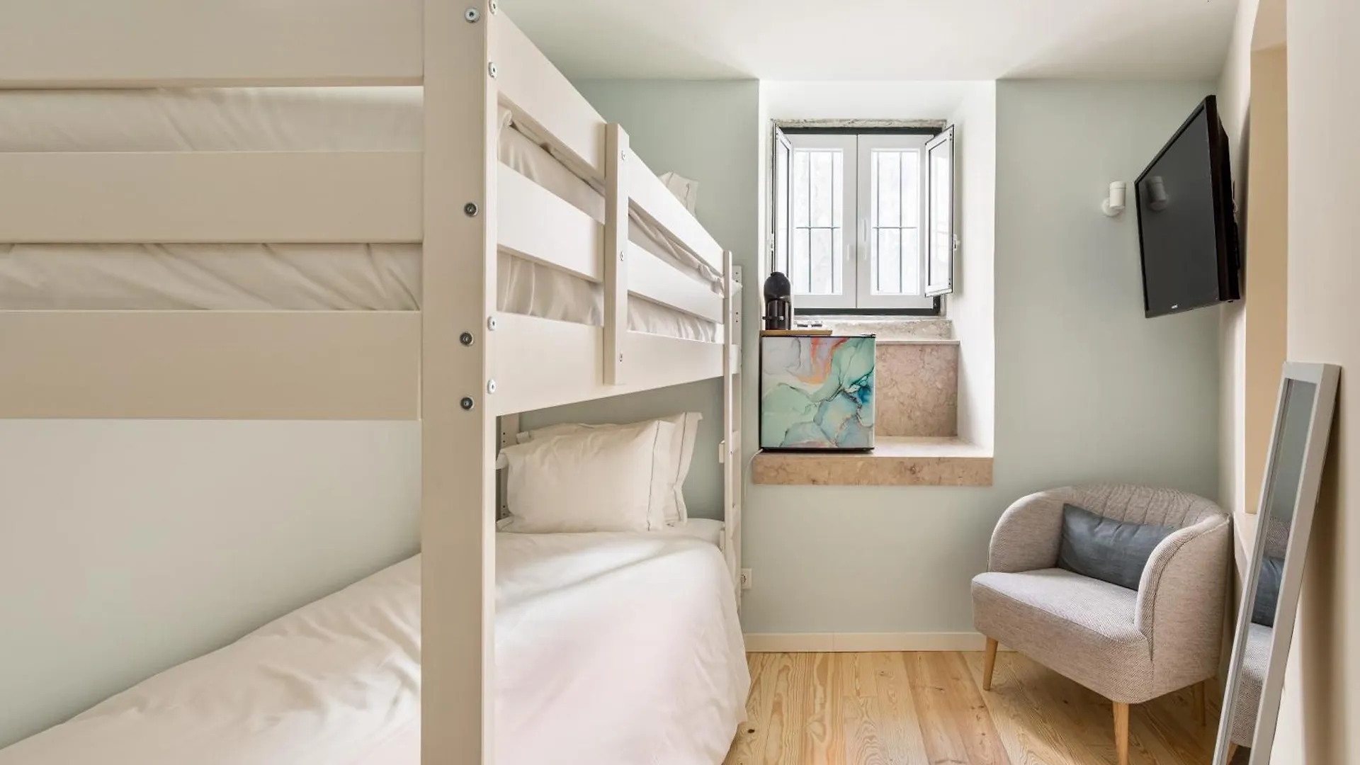 Joivy Flats Next To Rossio Square And Main Lisbon Attractions Apartment