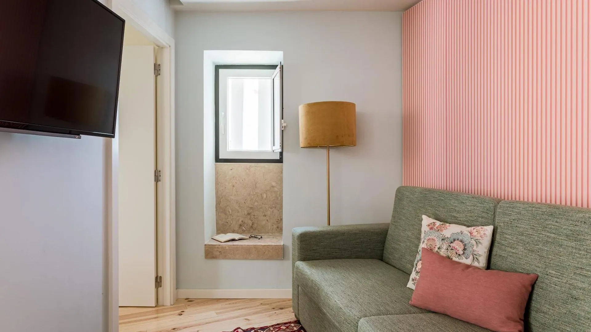 Joivy Flats Next To Rossio Square And Main Lisbon Attractions Apartment