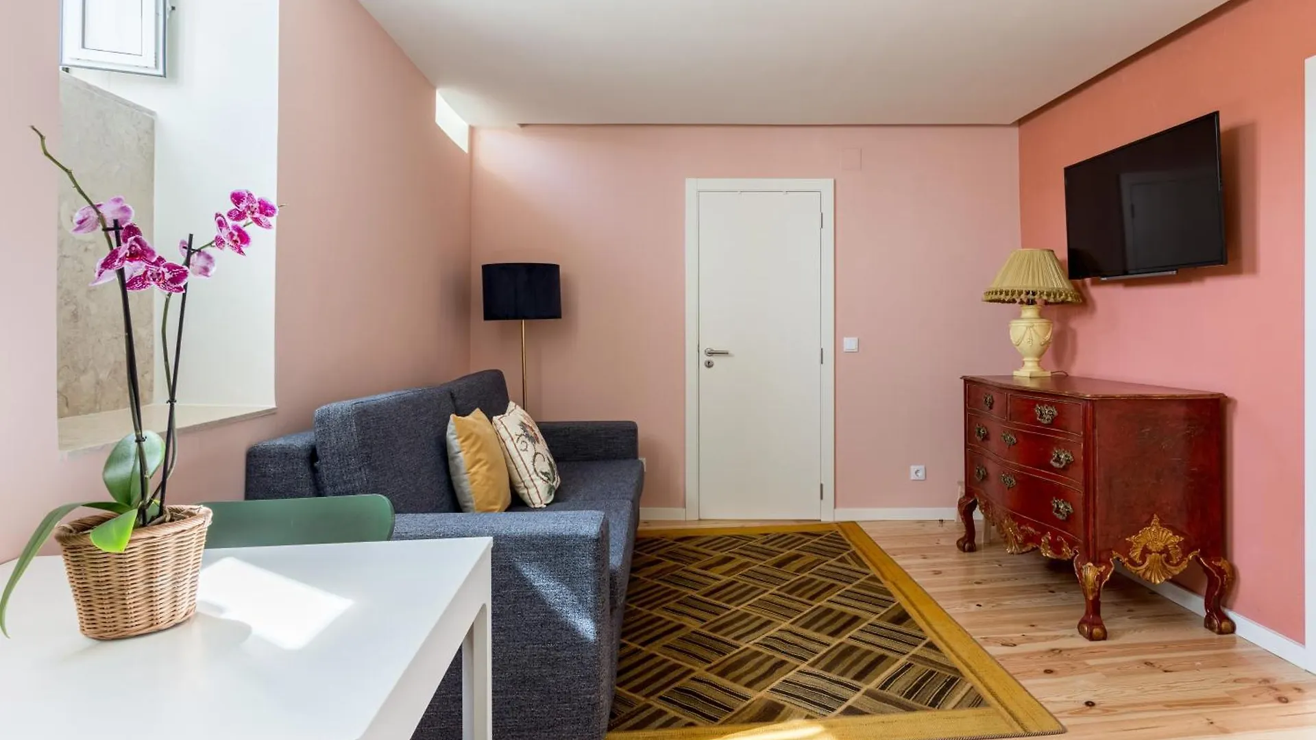 Joivy Flats Next To Rossio Square And Main Lisbon Attractions Apartment